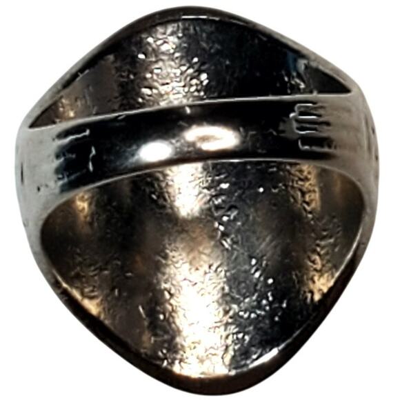 Silver Tone Black Oval Cabochon Ring Sz 7.5 Unsigned - Picture 2 of 5